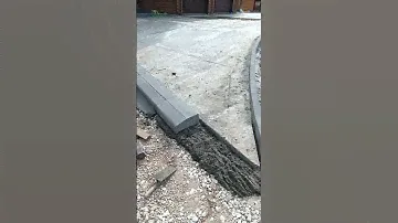 Установка дорожных бордюров лежа  - идеальное решение на заезде
